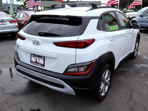 2022 Hyundai KONA SEL