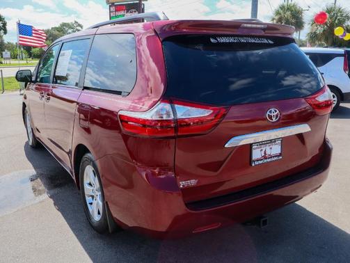 2016 Toyota Sienna LE