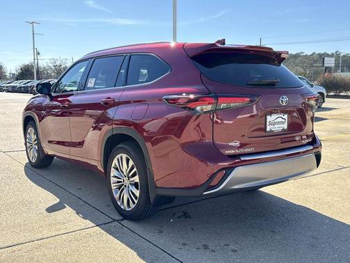 2026 Toyota Highlander Hybrid Platinum