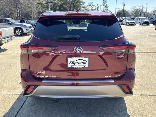 2026 Toyota Highlander Hybrid Platinum