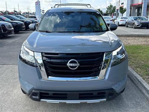 2023 Nissan Pathfinder Platinum FWD