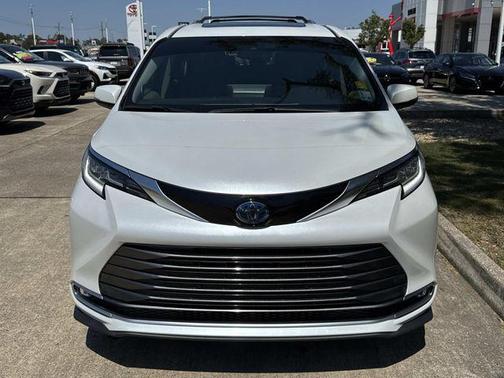 2022 Toyota Sienna Limited