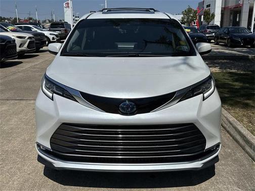 2022 Toyota Sienna Limited 7-Passenger
