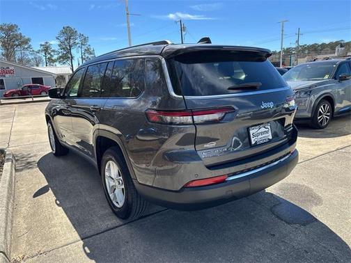 2022 Jeep Grand Cherokee L Laredo