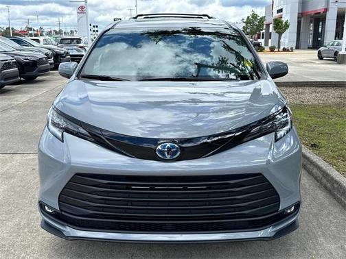 2025 Toyota Sienna XSE 7 Passenger