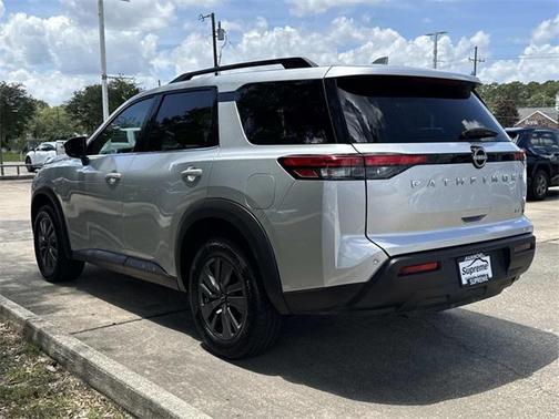 2024 Nissan Pathfinder SV FWD