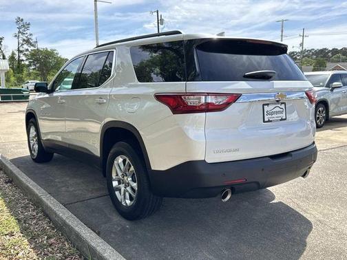 Iridescent Pearl Tricoat 2021 Chevrolet Traverse LT Cloth