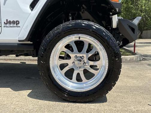 Bright White Clearcoat 2023 Jeep Gladiator Rubicon
