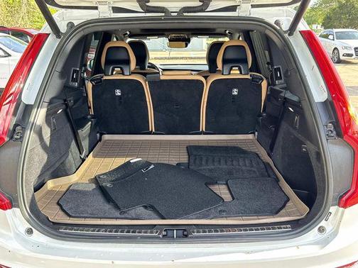 Crystal White Metallic 2022 Volvo XC90 T6 Inscription