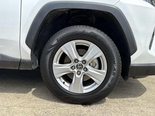 Super White 2021 Toyota RAV4 Hybrid XLE