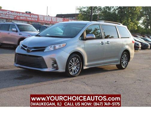 Silver Sky Metallic 2018 Toyota Sienna XLE FWD 8-Passenger (Natl)