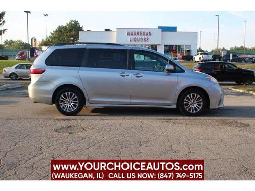 Silver Sky Metallic 2018 Toyota Sienna XLE FWD 8-Passenger (Natl)