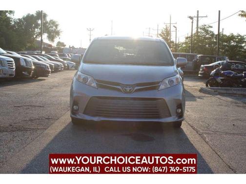 Silver Sky Metallic 2018 Toyota Sienna XLE FWD 8-Passenger (Natl)