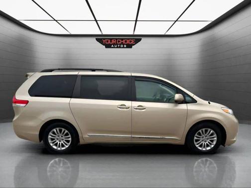 2012 Toyota Sienna XLE