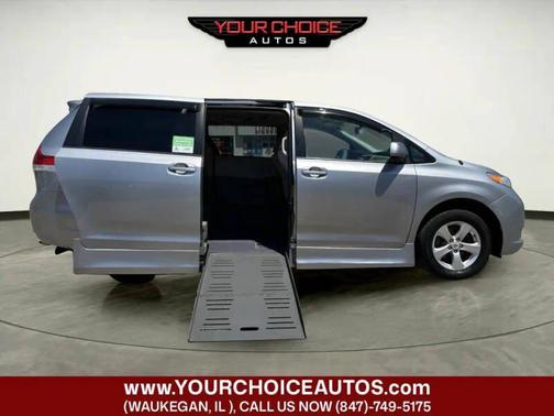 Silver Sky Metallic 2011 Toyota Sienna 5dr 7-Pass Van V6 LE AAS FWD (Natl)