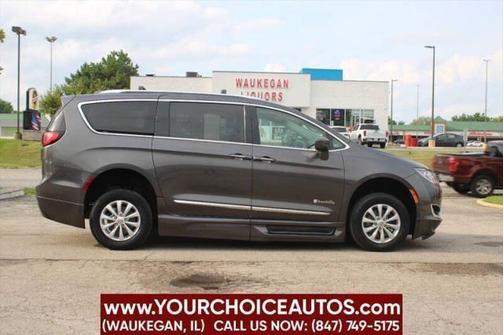 2018 Chrysler Pacifica Touring-L