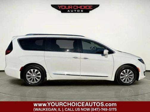 Bright White Clearcoat 2018 Chrysler Pacifica Touring L FWD