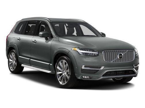 2016 Volvo XC90 T6 Momentum