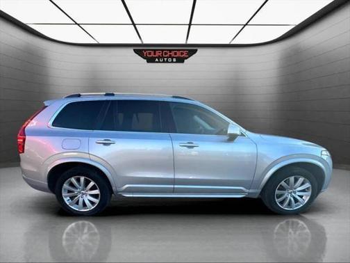 2016 Volvo XC90 T6 Momentum