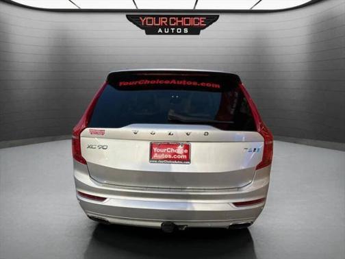 2016 Volvo XC90 T6 Momentum