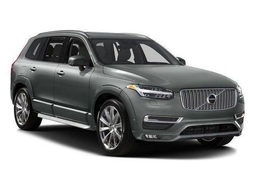 2016 Volvo XC90 T6 Momentum