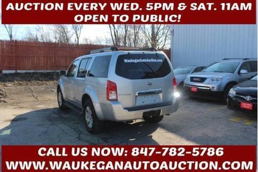 2006 Nissan Pathfinder LE
