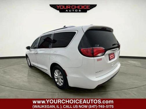 Bright White Clearcoat 2018 Chrysler Pacifica Touring L FWD