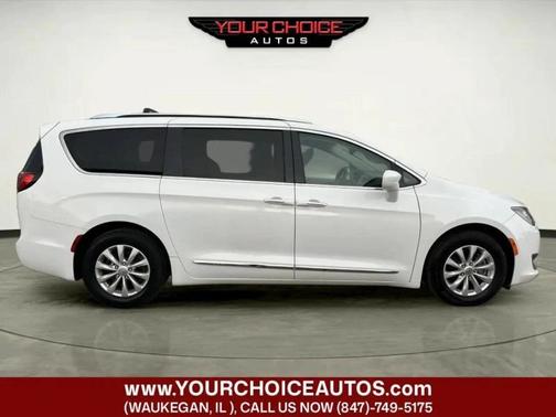 Bright White Clearcoat 2018 Chrysler Pacifica Touring L FWD