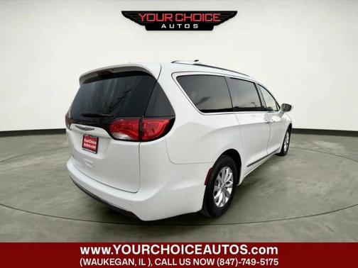 Bright White Clearcoat 2018 Chrysler Pacifica Touring L FWD