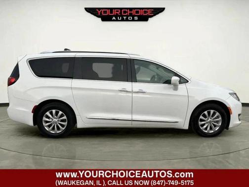 Bright White Clearcoat 2018 Chrysler Pacifica Touring L FWD