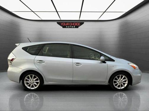 2013 Toyota Prius v Five