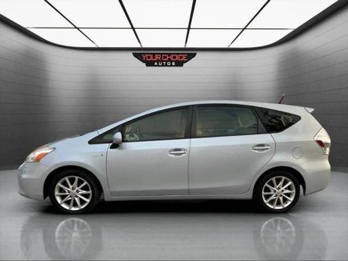 2013 Toyota Prius v Five