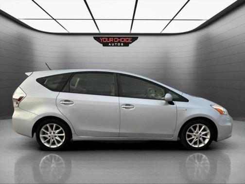 2013 Toyota Prius v Five