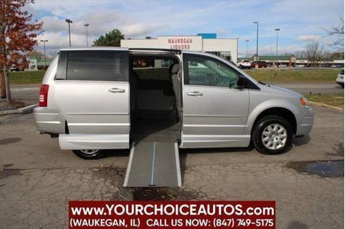2010 Chrysler Town & Country LX