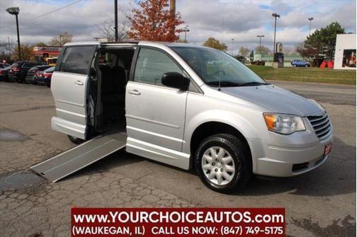 2010 Chrysler Town & Country LX