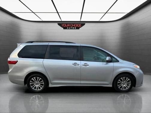 2018 Toyota Sienna XLE