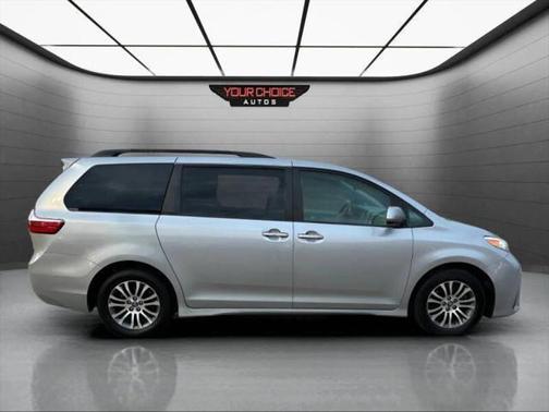 2018 Toyota Sienna XLE