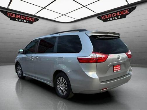 2018 Toyota Sienna XLE