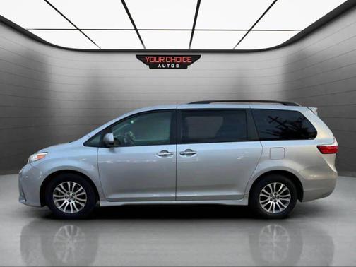 2018 Toyota Sienna XLE