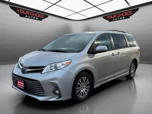 2018 Toyota Sienna XLE