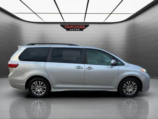 2018 Toyota Sienna XLE