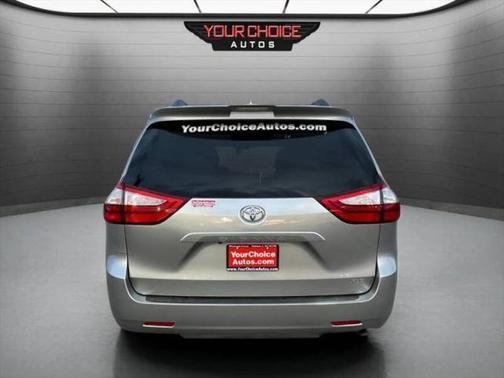 2018 Toyota Sienna XLE