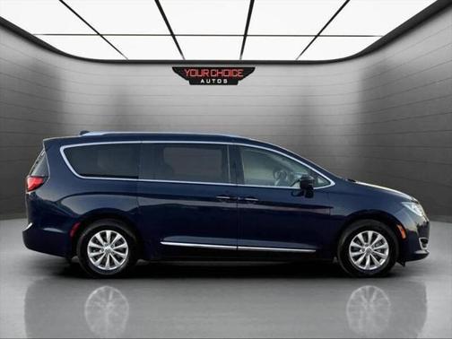 2018 Chrysler Pacifica Touring-L