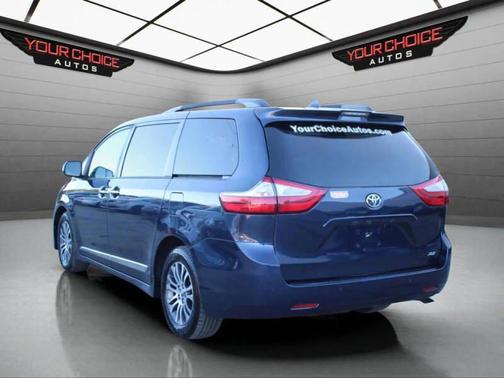2019 Toyota Sienna XLE