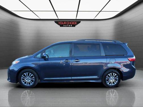 2019 Toyota Sienna XLE