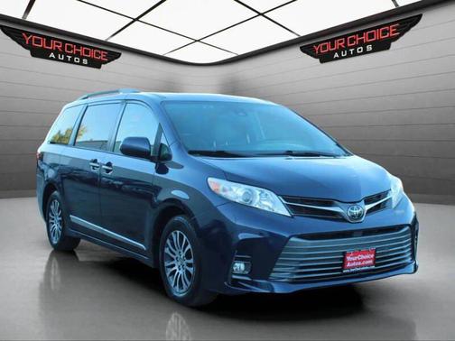 2019 Toyota Sienna XLE
