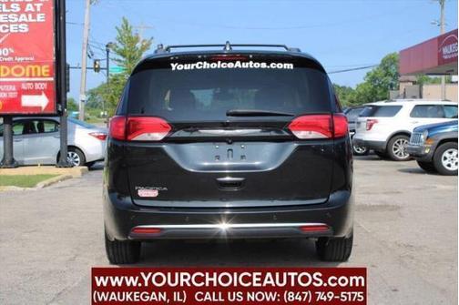 2017 Chrysler Pacifica Touring-L