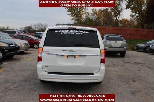 2011 Chrysler Town & Country Touring