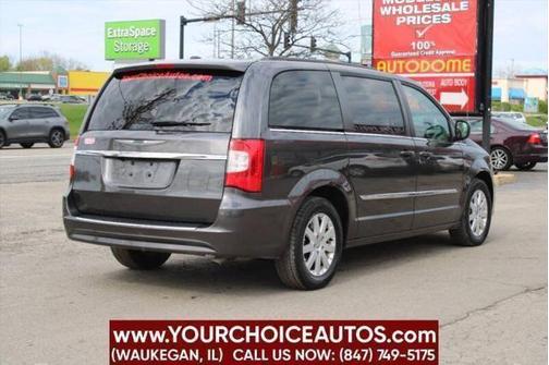2016 Chrysler Town & Country Touring