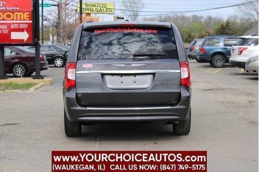 2016 Chrysler Town & Country Touring